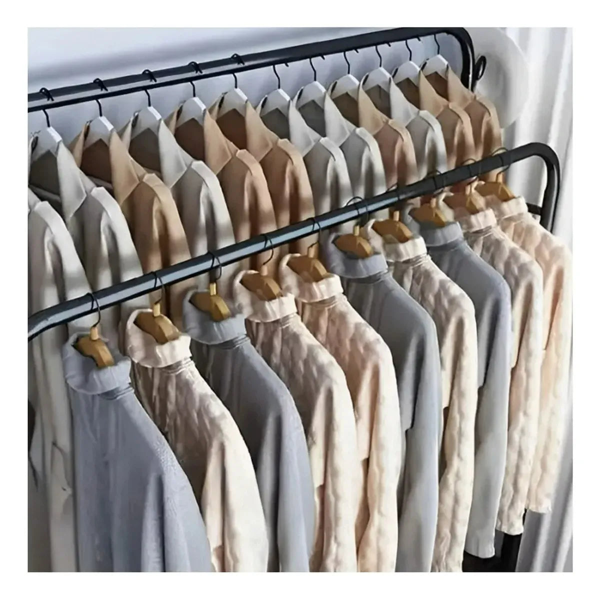 Estantes Metálicos con Ruedas para Organización de Ropa y Accesorios